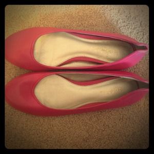 Hot Pink LIZ CLAIBORNE vinyl flats