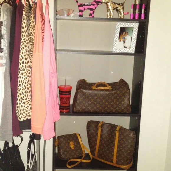 WELCOME TO MY CLOSET! - Picture 3 of 4