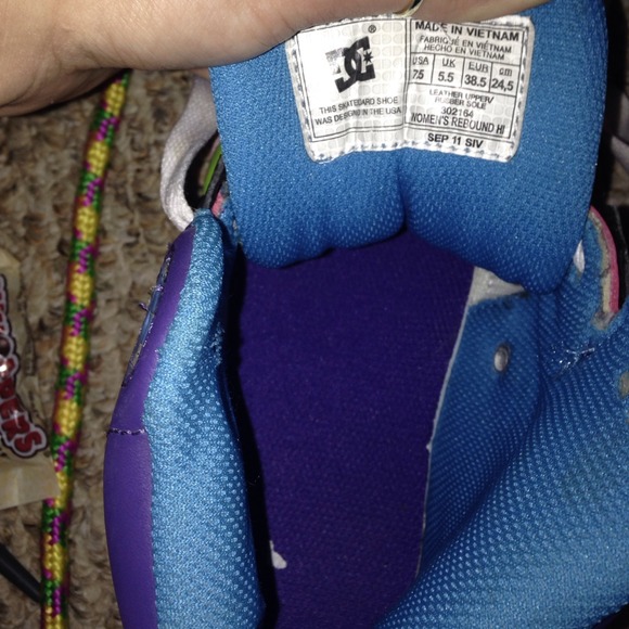 Shoes - Picture 3 of 4