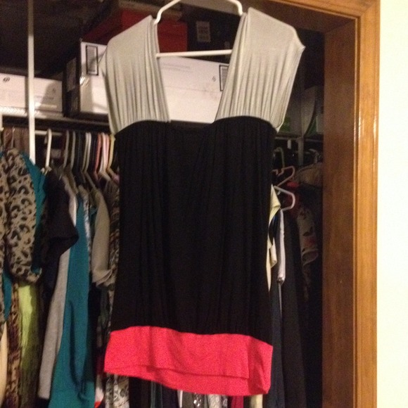 Cute short sleeved top - Picture 2 of 3