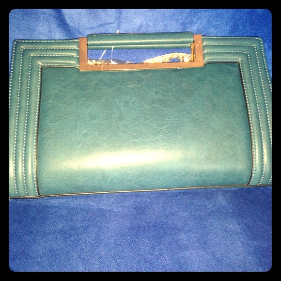 12 Blue clutch