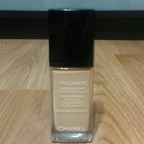 CHANEL Vitalumiere 07 Ivoire