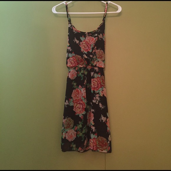 SOLD - Gorgeous black floral strapless dress - Picture 4 of 4