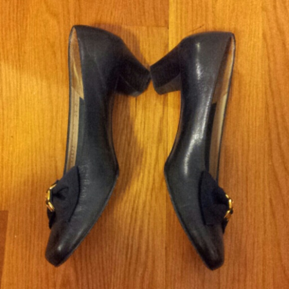 Salvatore Ferragamo navy bow shoes - Picture 3 of 4