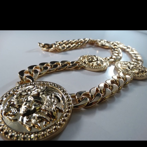 Medusa Greek type diamond stemulated charm