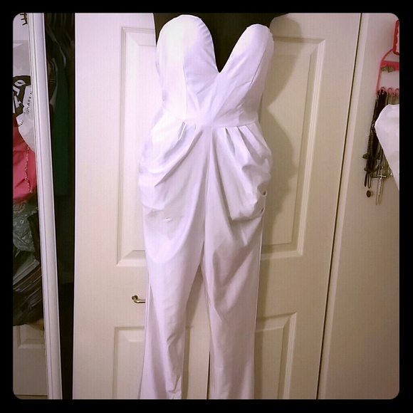 V-neck strapless jumpsuit