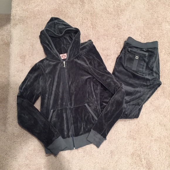 Juicy couture velour track set. Dark green.