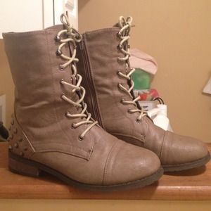 Combat boots