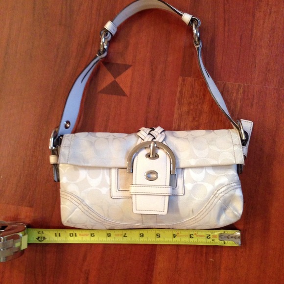 Classic white coach purse - Picture 3 of 12