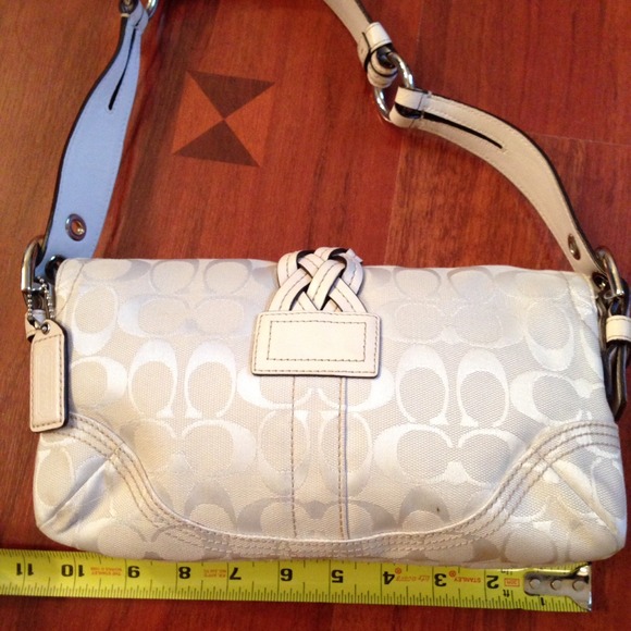 Classic white coach purse - Picture 4 of 12