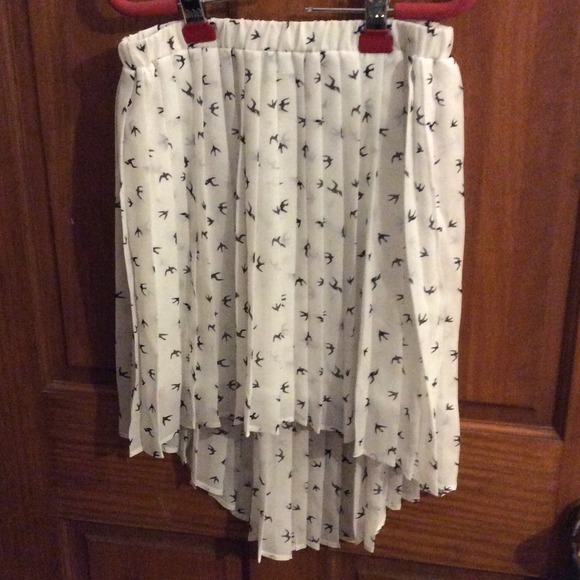White pleated high waisted skirt