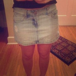 American eagle distressed jean skirt size 6