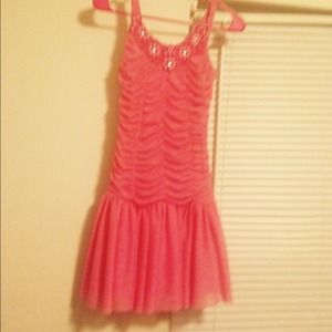 Perls on dress color is like a pink samion color.