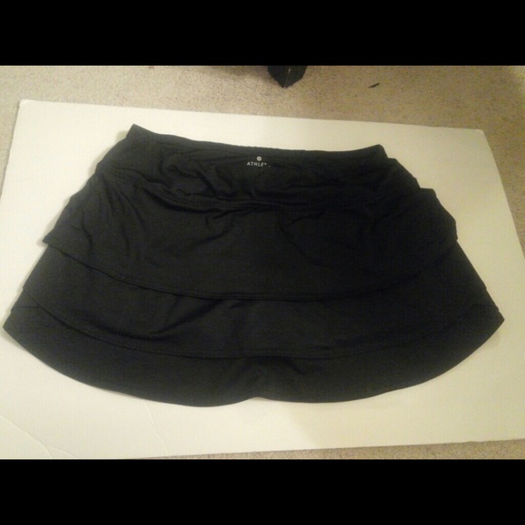 Athleta tennis skort.