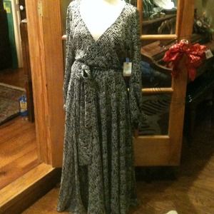 Floor sweeping elegance black & white sexy diva