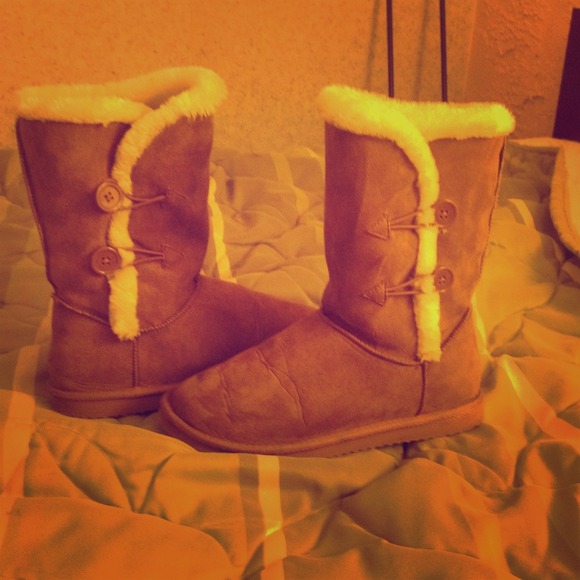 I'm selling this tan uggs