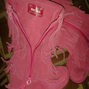 Never worn Kids sz9 Minnetonka zip up boots