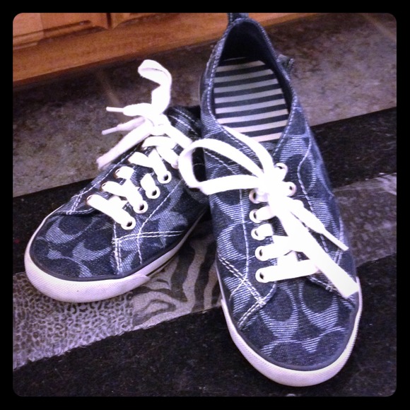 Coach navy blue jean shoes like new no damage