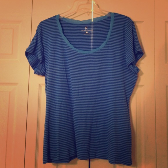 Womens short sleeve shirt