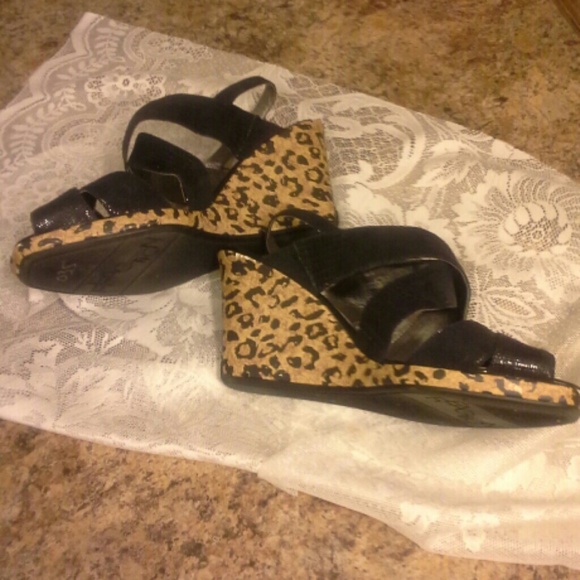 KENNETH COLE LEOPARD WEDGE SHOES - Picture 1 of 4