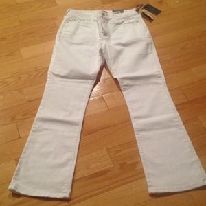 White NYDJ jeAns