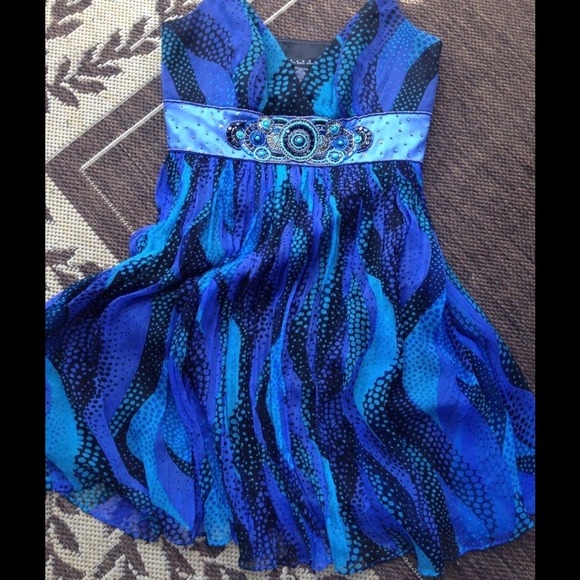 Laundry by Shelli Segal Dresses & Skirts - 💐Laundry Silk Dress by Shelli Segal Size 2💐