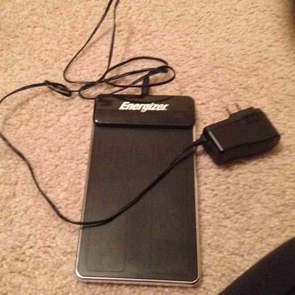 Wii remote charger