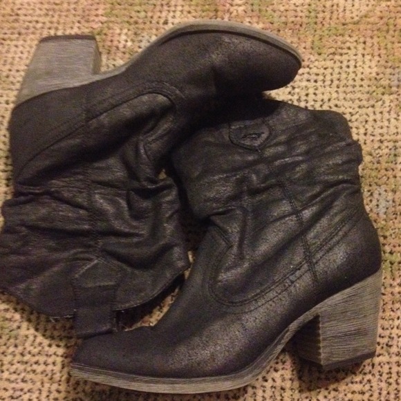 Black low boots