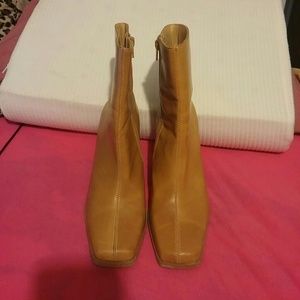 Short tan boots