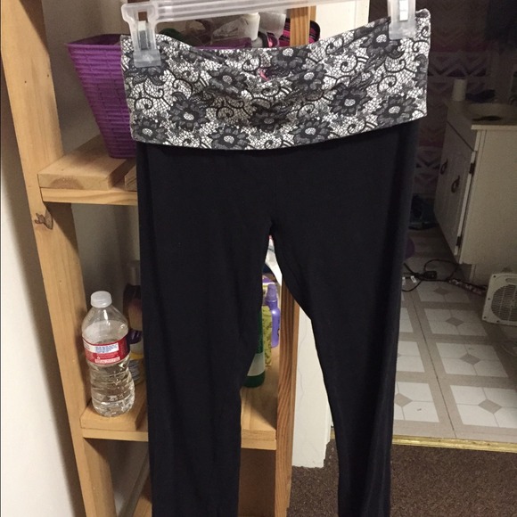 Lace flower pattern yoga pants