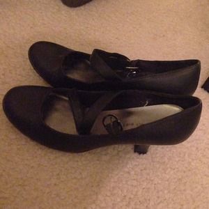 BLACK MARY JANE HEELS