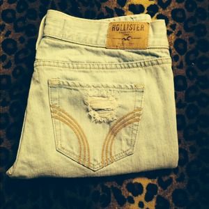 Hollister distressed capris size 3