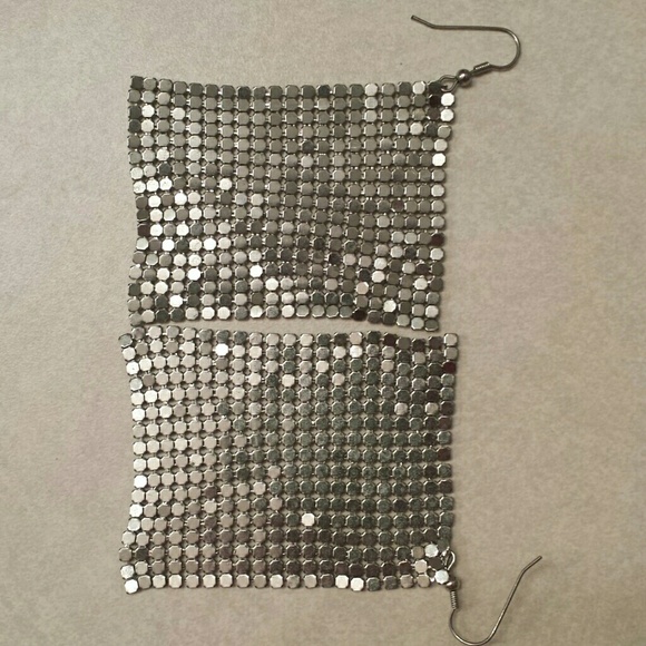 Silver mesh statement earrings - Picture 4 of 4