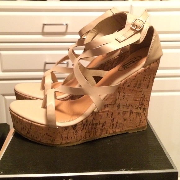Carrini Cutout Strap Wedge Heel - Picture 3 of 4