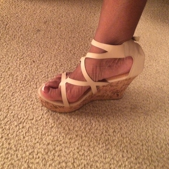 Carrini Cutout Strap Wedge Heel - Picture 4 of 4