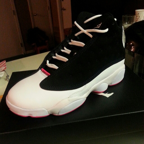 Authentic Jordan 13 "Hyper Pink" kids size 3y