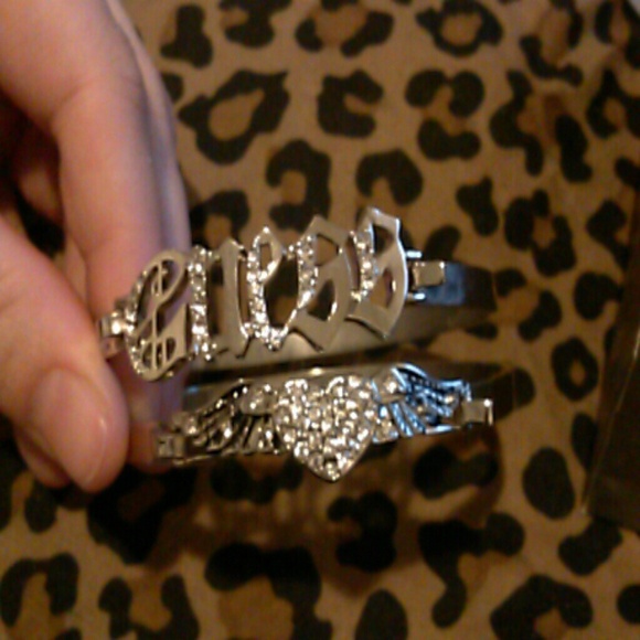 Guess Boxed Bracelet Set - Picture 4 of 4