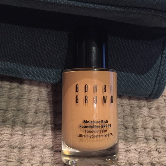 Bobbi Brown moisture rich foundation SPF 15