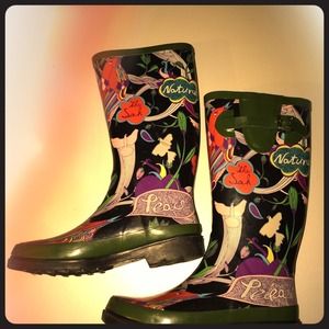 Rain boots by Sakroot