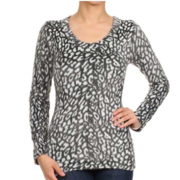 🆕Leopard Print Top - Picture 2 of 4