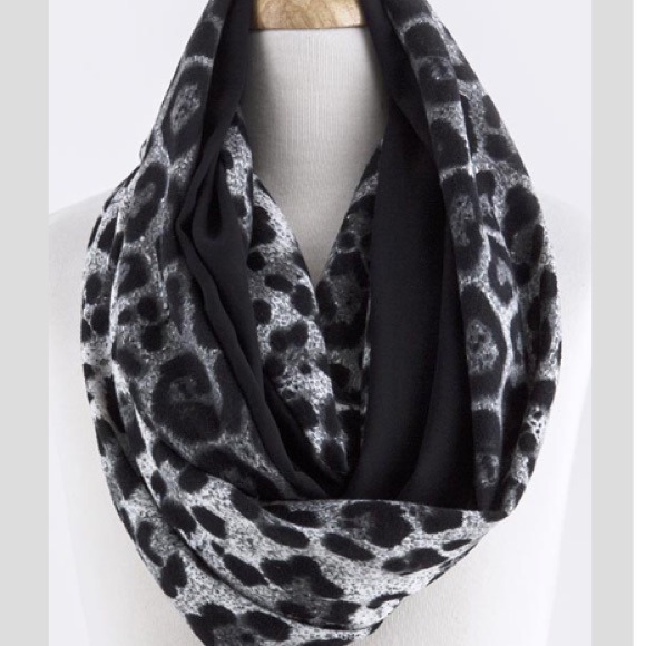 🆕Leopard Print Infinity Scarf - Picture 2 of 2