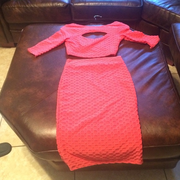 2piece crop set. Coral colored