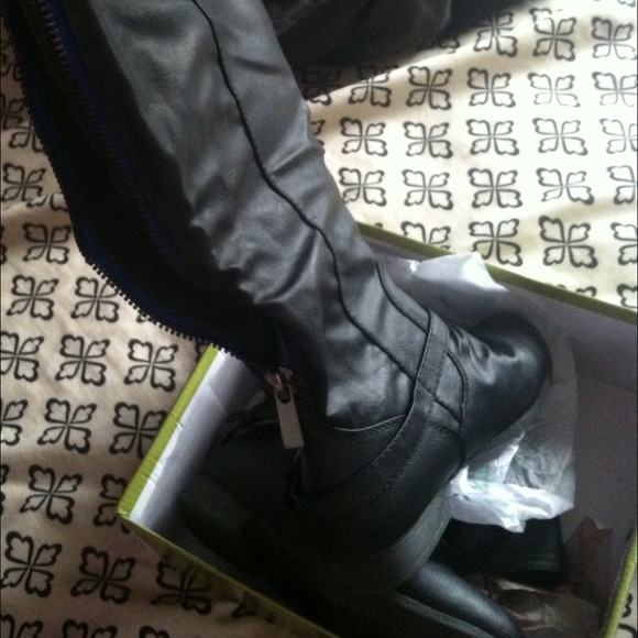 Knee high boot - Picture 4 of 4