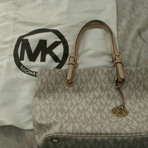 *sold*Michael Kors Jet Set Vanilla Tote