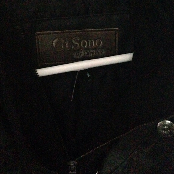 Vest - Picture 3 of 4