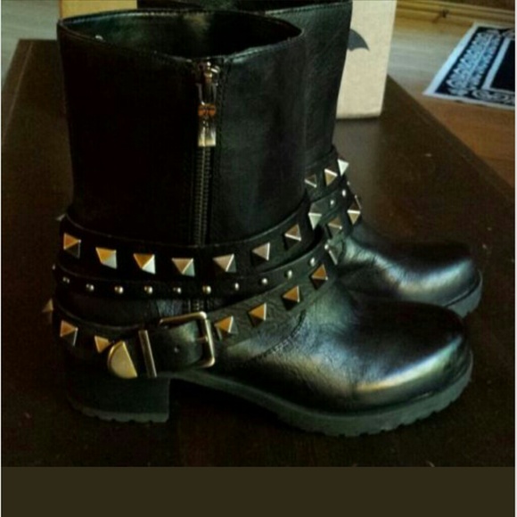 BCBG MOTORCYCLE BIKER BOOT BLACK SZ 6 - Picture 1 of 3