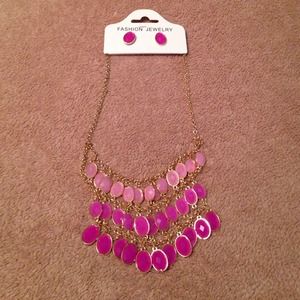 Necklace & earring set 💕