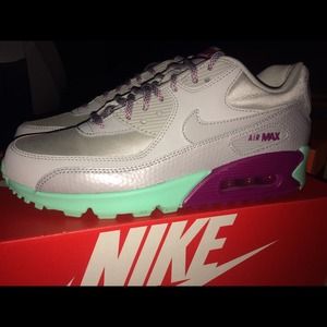 Wmns Nike Air Max 90
