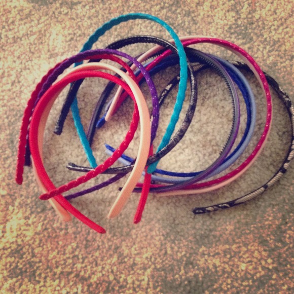 Accessories - Bundle of 12 headbands.