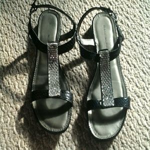 FINAL SALE !!BANDOLINO BLACK SANDALS